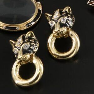 Kenneth J Lane GOLD BLACK ENAMEL CLIP EARRINGS | Panthère Classic 1980's Panther